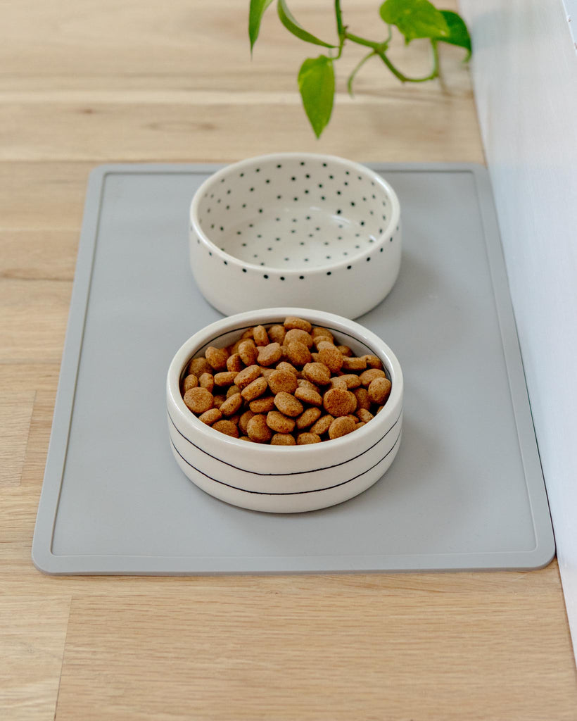 Silicone Placemat in Light Grey Eat ORE PET   