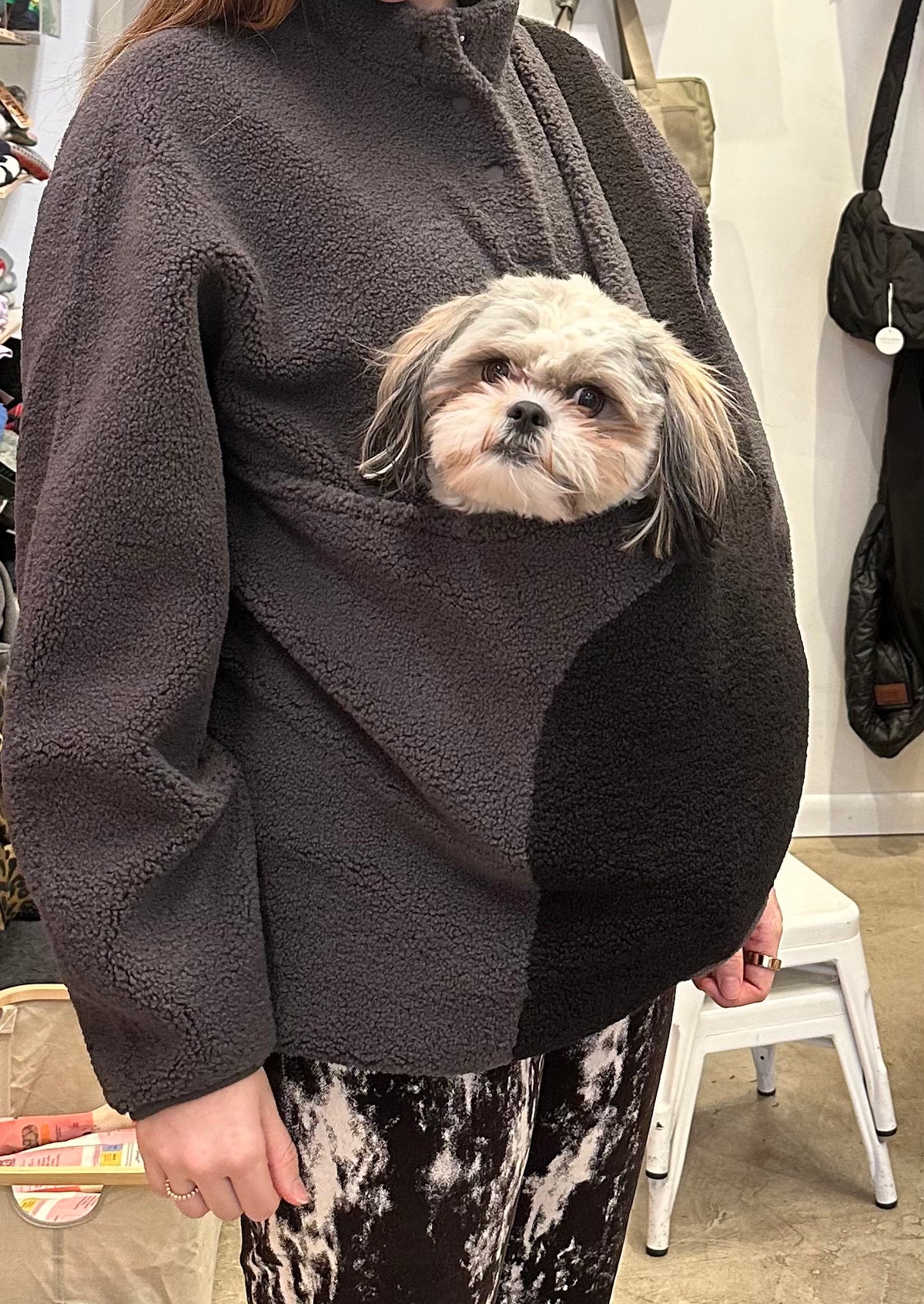 RIIKYU | Fleece Pullover with Built-In Pet Pouch Carrier in Black & Grey