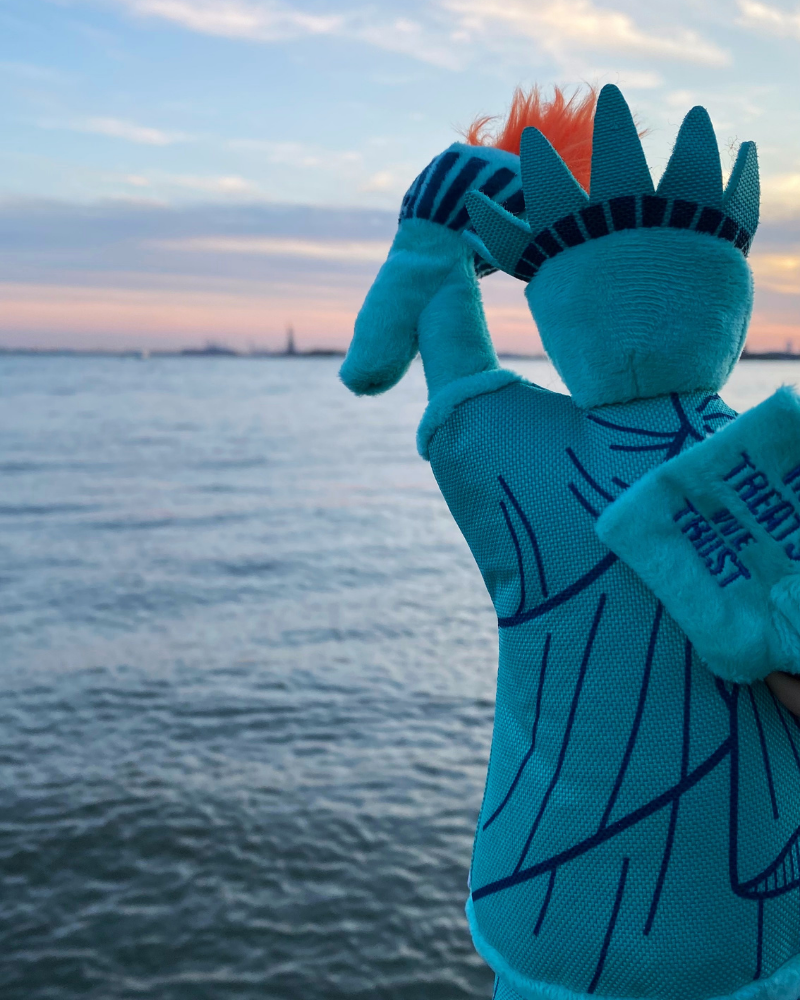Statue of Liberty Squeaky Plush Dog Toy Play P.L.A.Y.   