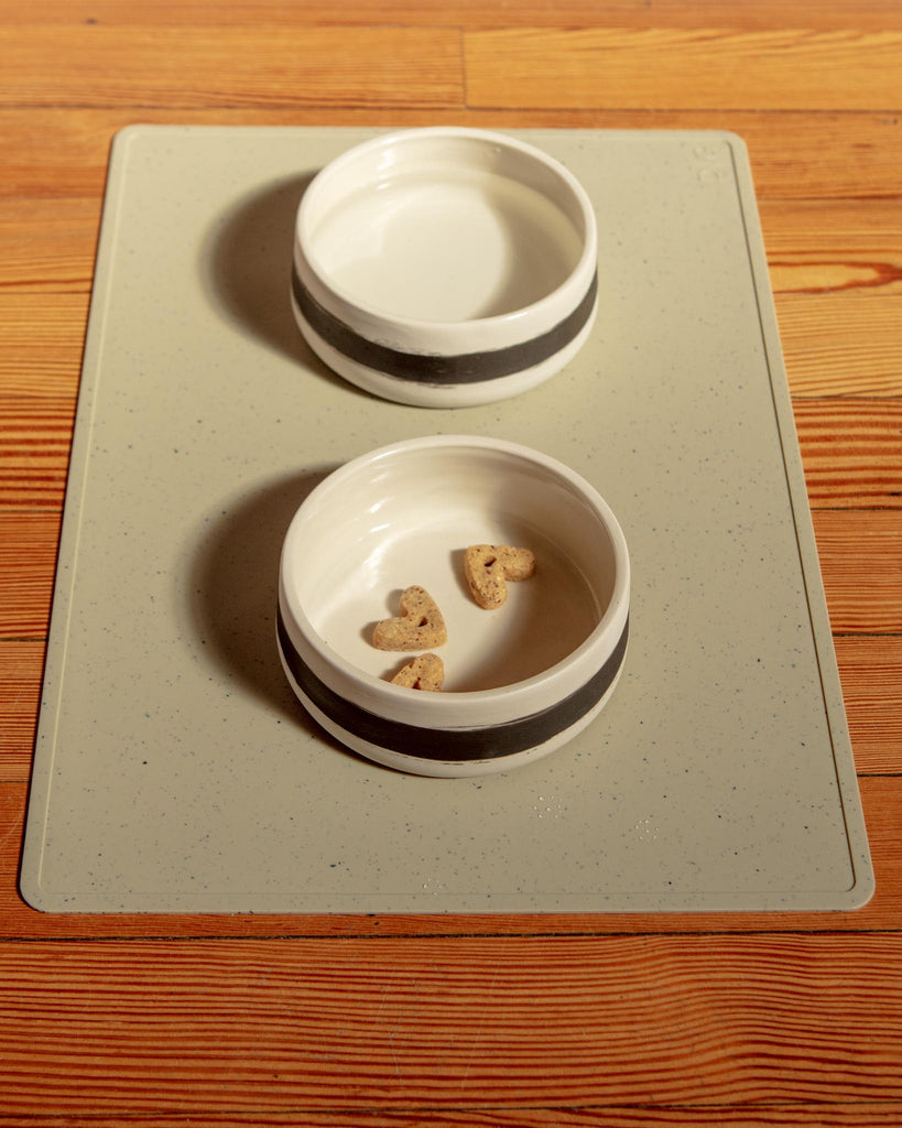 Silicone Dog Feeding Mat in Speckled Meadow Eat DEAREST GREY   