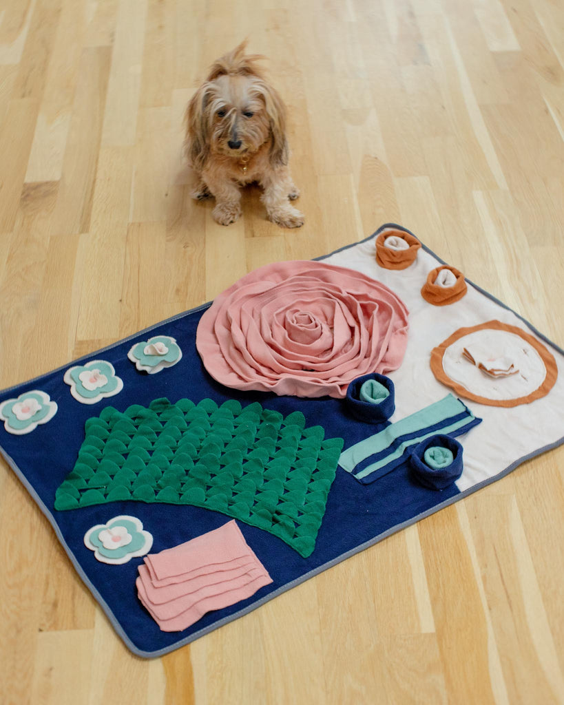 INJOYA | Dinner Table Snuffle Feeding Toy for Dogs & Cats | DOG & CO.