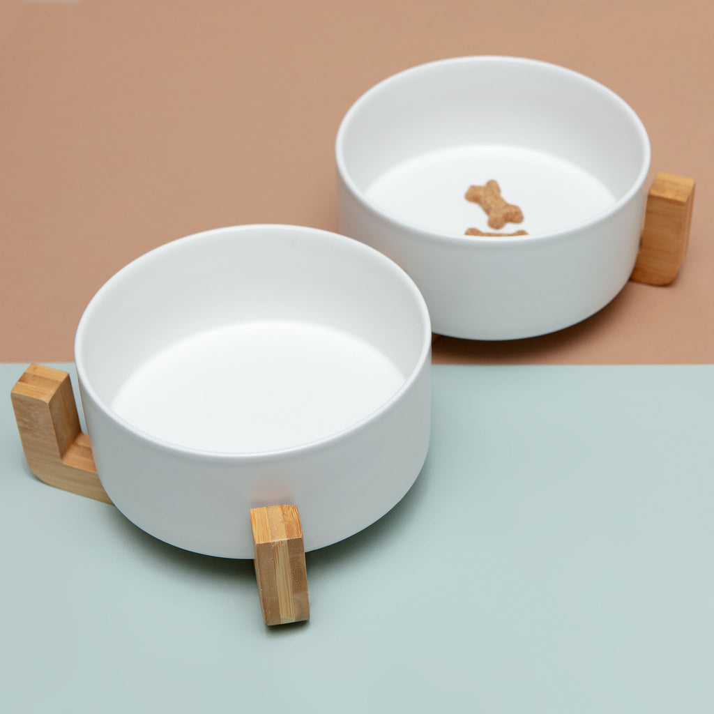 Double Bowl + Stand Feeder in Eggshell and Bamboo Eat MIDLEE   