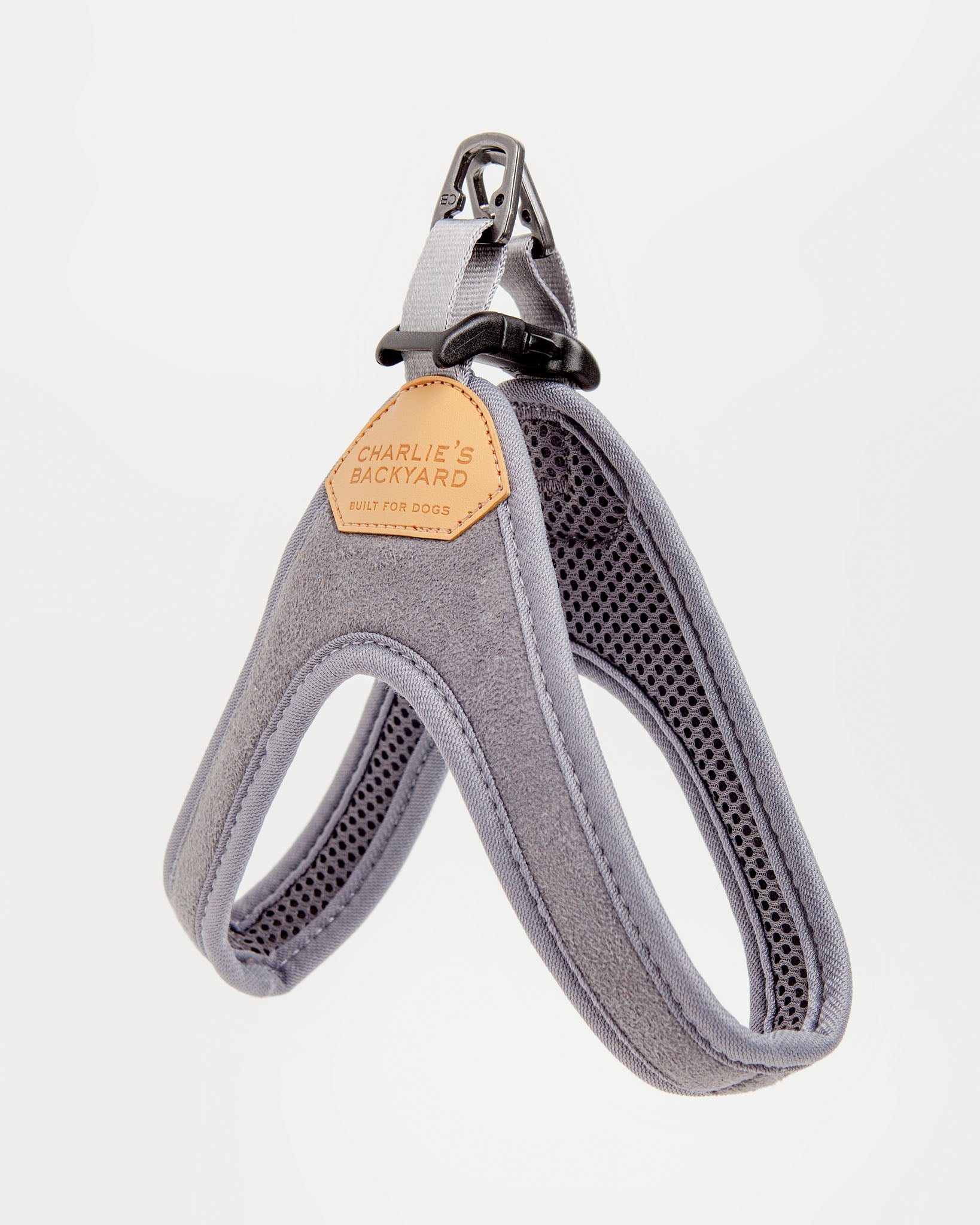 CHARLIE'S BACKYARD | Buckle Up Easy Dog Harness in Gray | DOG & CO.