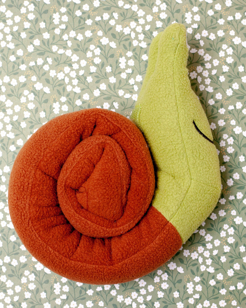 INJOYA | Snail Dog Toy Interactive & Snuffle | DOG & CO.