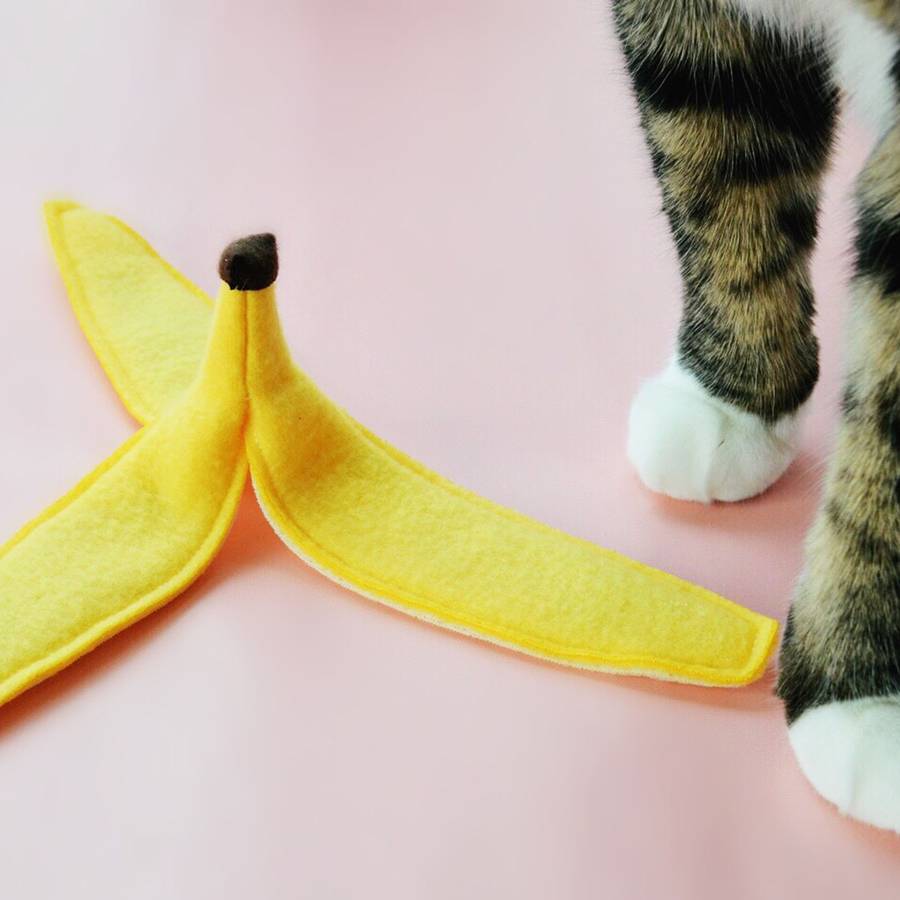 HOUSECAT CLUB | Banana Peel Catnip Toy CAT HOUSECAT CLUB   